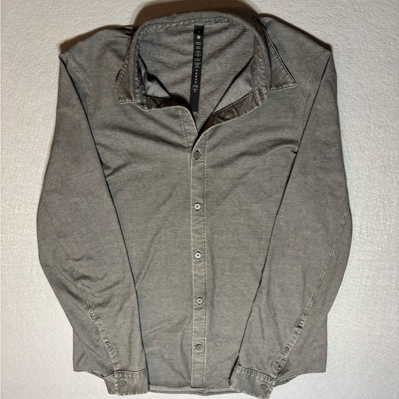 Lululemon Men's Button-Up Size Medium - Picture 1 of 5